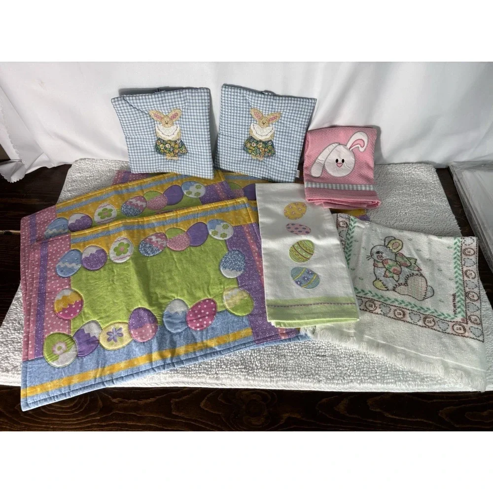 Cute Easter Kitchen/ Dining Room Lot
